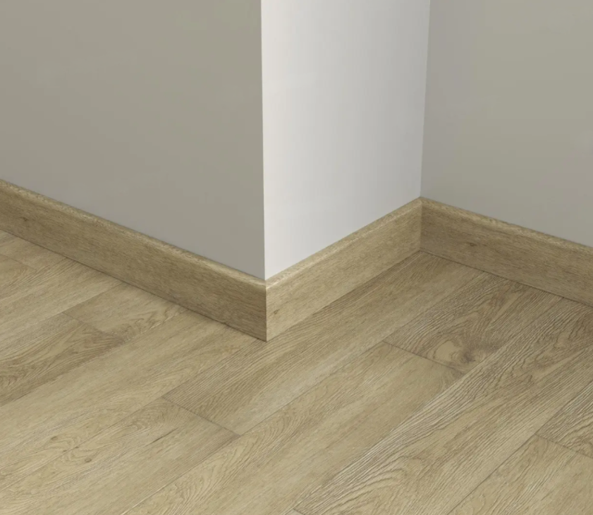 Плинтус Alpine Floor Parquet Light Дуб Ваниль Селект SK 13-3 2200×80×12,5 фото в интерьере